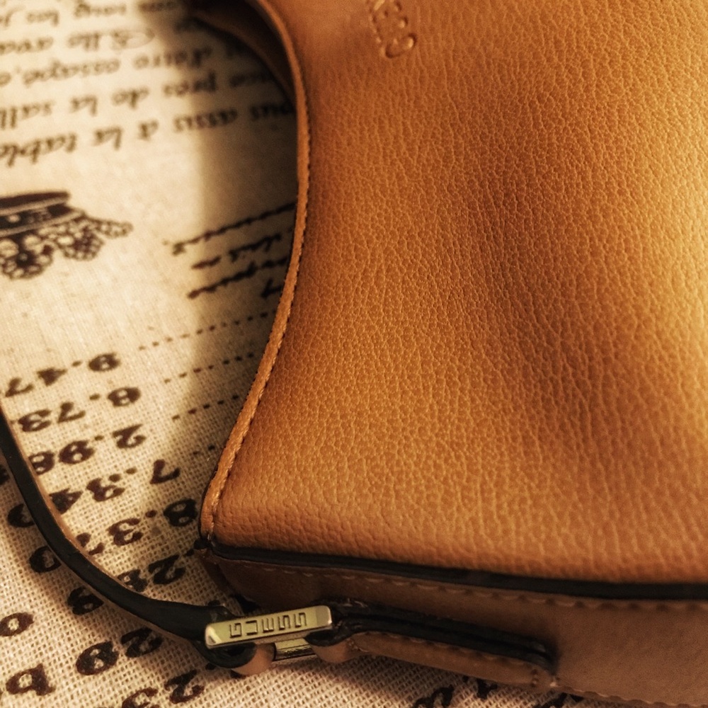 GUESS purse - Picture 3 of 4